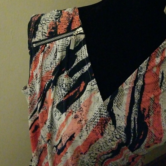 Multi color blouse - Picture 2 of 4